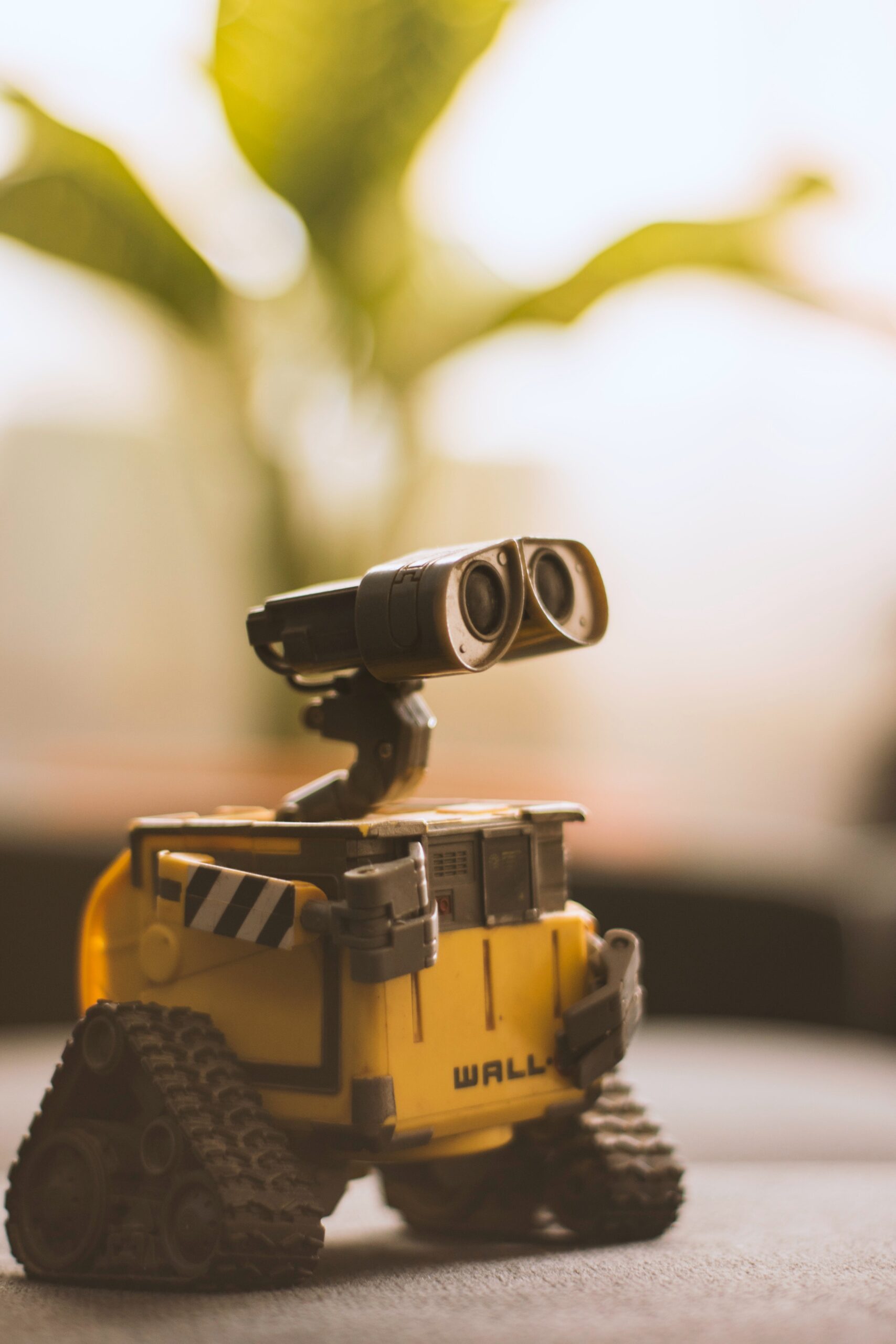 Read more about the article Cozmo Robot Review